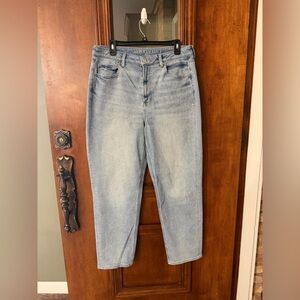 American Eagle Outfitters women’s 14 Relaxed Light mom Denim Jeans